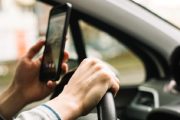 PRF faz Operação Semana Santa com foco no risco do uso de celular ao volante