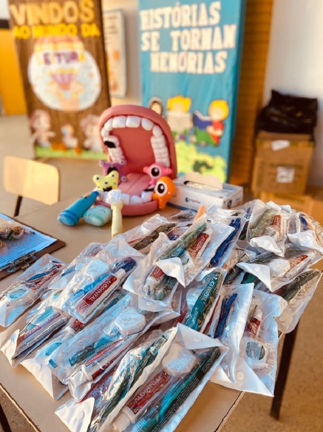 Prefeitura de Inhapim entrega kits para higiene bucal aos alunos da rede municipal de ensino