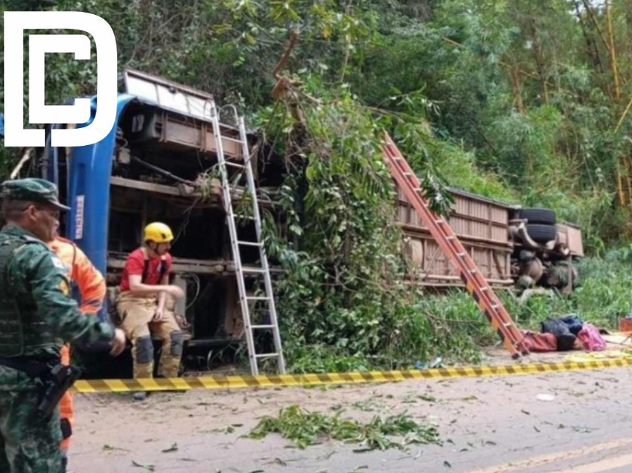 Ônibus sai da pista, tomba à margem de rodovia e sete pessoas morrem no Vale do Rio Doce