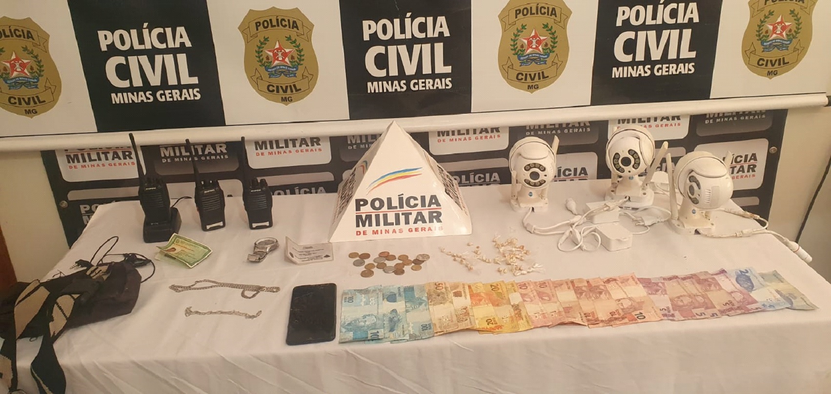 PC e PM desencadeiam operação de combate ao tráfico de drogas em Raul Soares