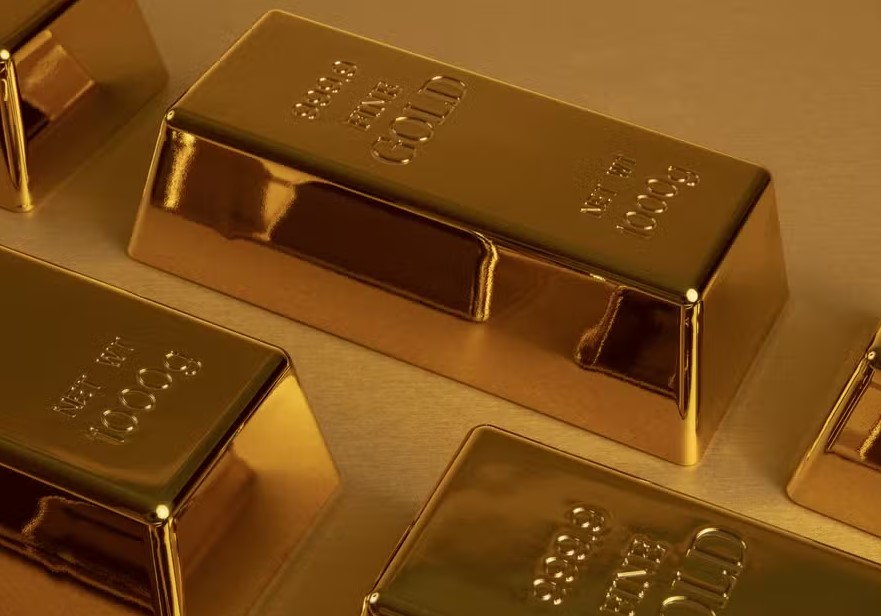Iraniano encontra saco com ouro e dinheiro no lixo, no valor de 191 mil reais, e devolve para o dono