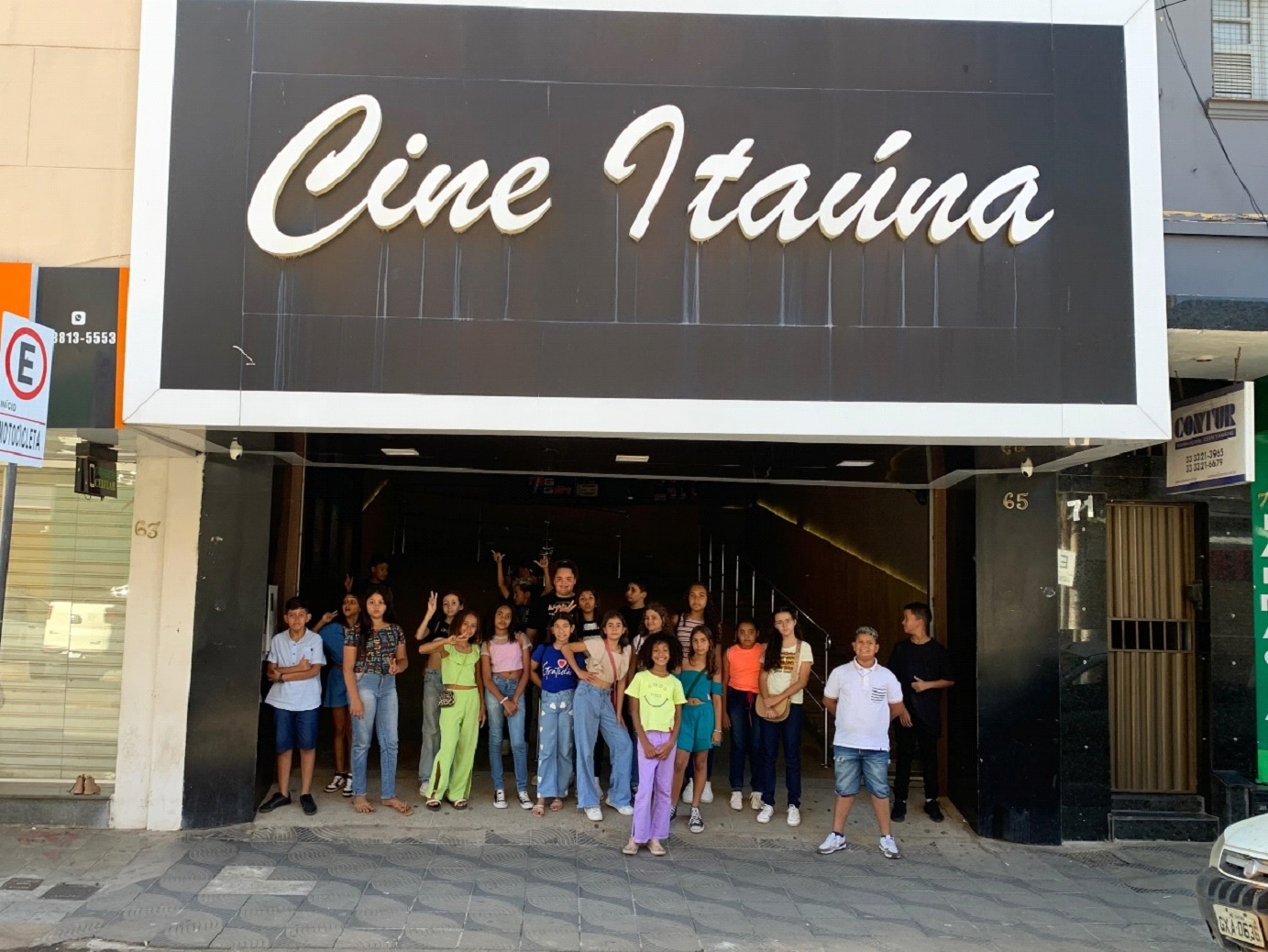 Estudantes de Pocrane visitam o cinema de Caratinga